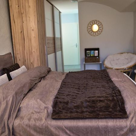 Chill Home : Appartement Cocooning Avec Jacuzzi Grandson Екстериор снимка