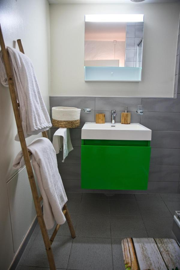 Chill Home : Appartement Cocooning Avec Jacuzzi Grandson Екстериор снимка